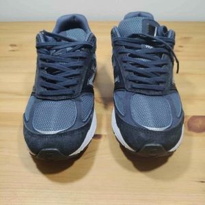 NAVY NEW BALANCE 990 SIZE 10.5